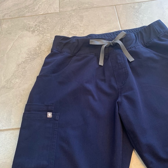 Figs Kade Cargo Scrub Pants Medium - Picture 5 of 12